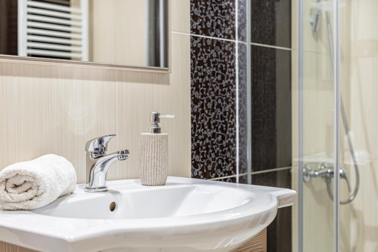Ari Blue Apartment Ared In Kaufland Complex Αράντ Εξωτερικό φωτογραφία